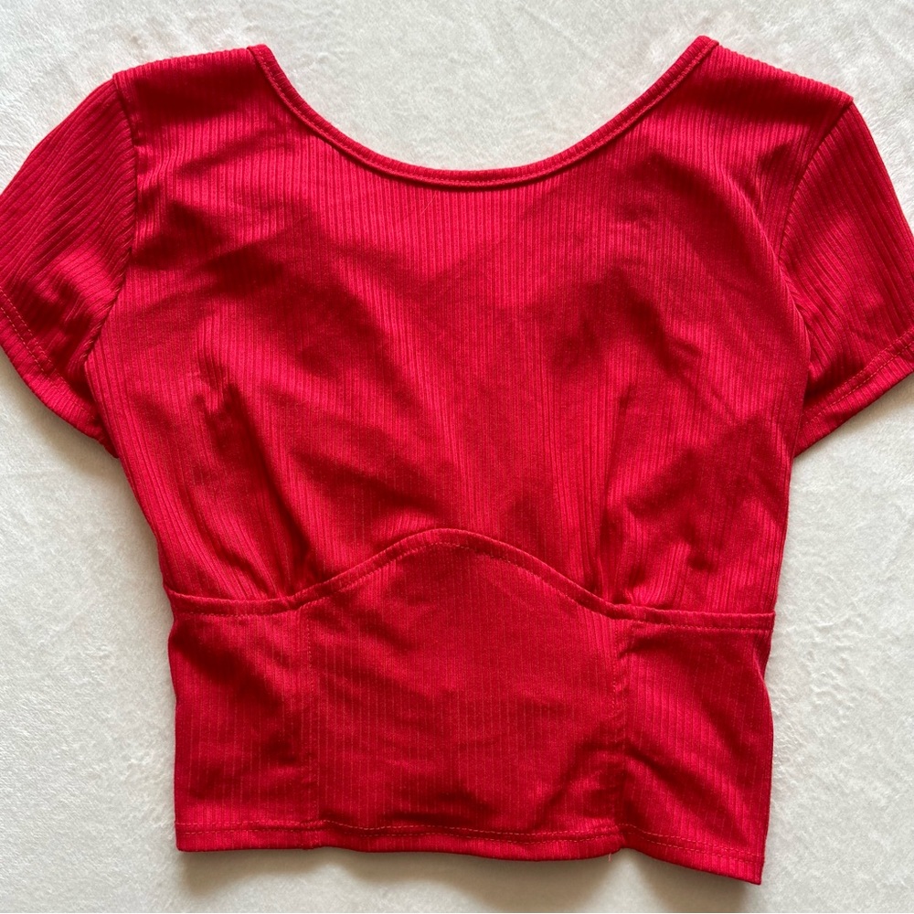 Short sleeve crop top with criss cross back. Size M. Color Red